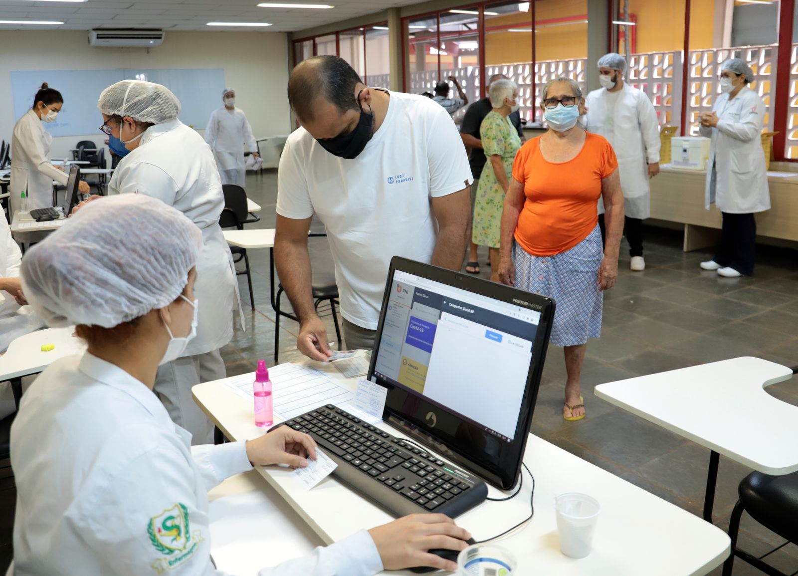 No ato da vacina é preciso levar cópia do laudo que comprova a comorbidade